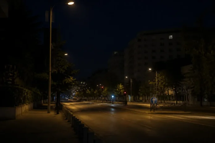 Patru orașe din România reduc iluminatul public în plină criză energetică