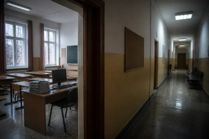Profesorii cer în 2026 salariile promise în 2023. Guvernul amână majorările pentru 2028